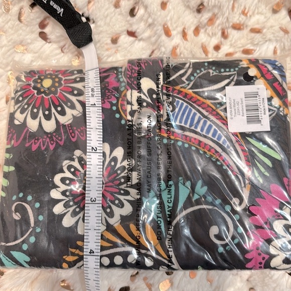 Vera Bradley PASSPORT wallet in the bandanna swirl pattern brand new tag! - Picture 7 of 7
